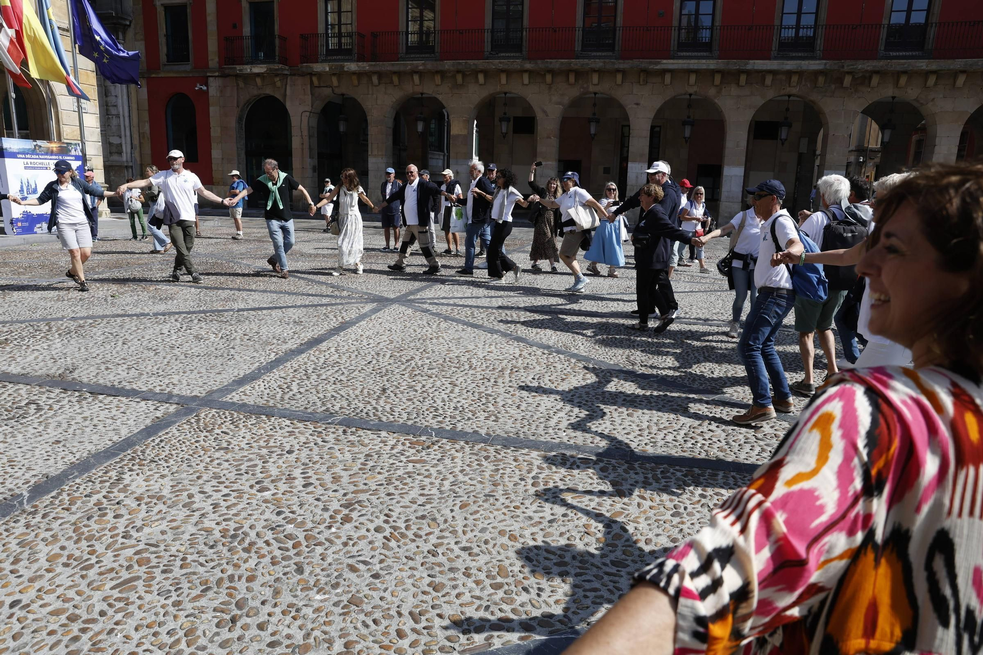 Gijón fija la colaboración entre los municipios del Camino de Santiago por mar en el norte de España (en imágenes)