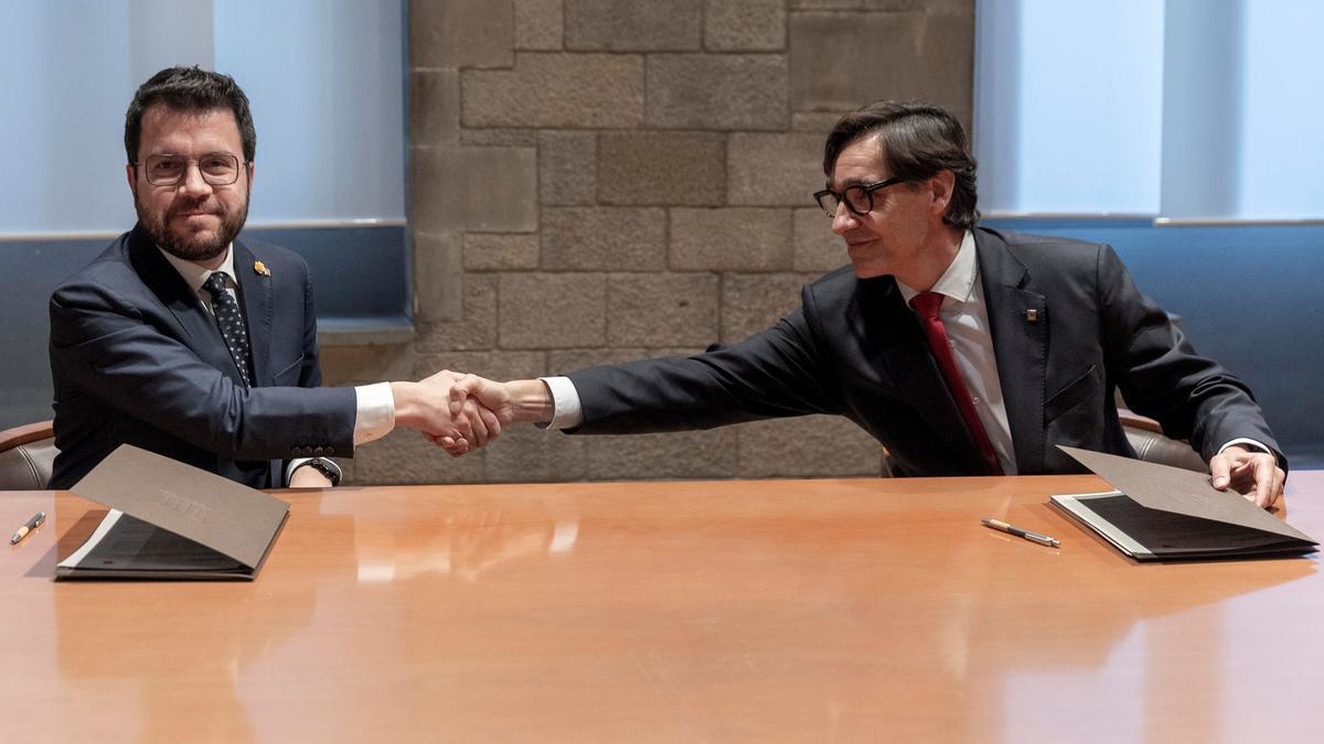 Pere Aragonès y Salvador Illa, firman los Presupuestos de Catalunya