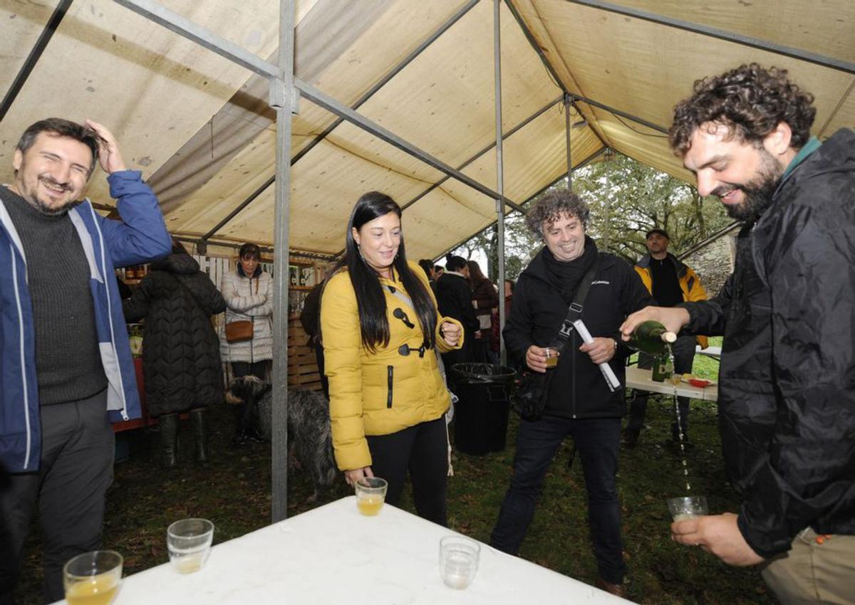 Hubo degustación de sidra estradense.