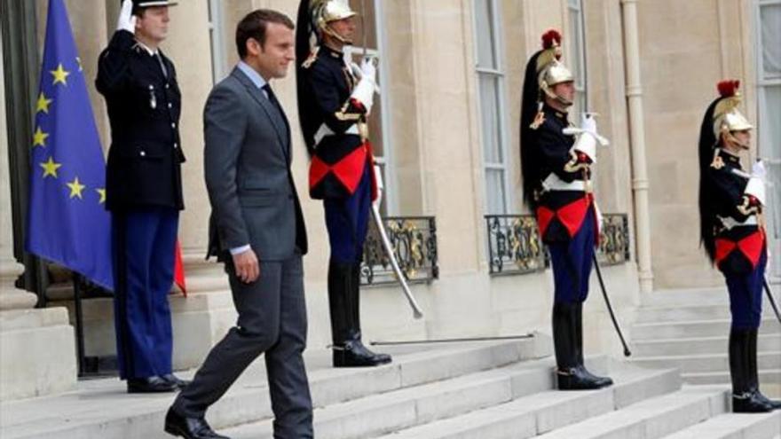 Macron podría lograr la mayoría absoluta en las legislativas de este domingo