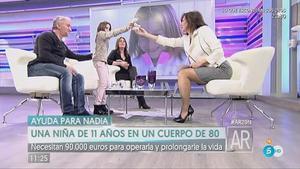 Nadia Nerea y sus padres con Ana Rosa Quintana en noviembre de 2016, poco antes de que fueran detenidos por estafa.