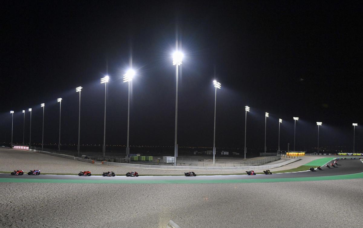 Imagen nocturna del GP de Qatar