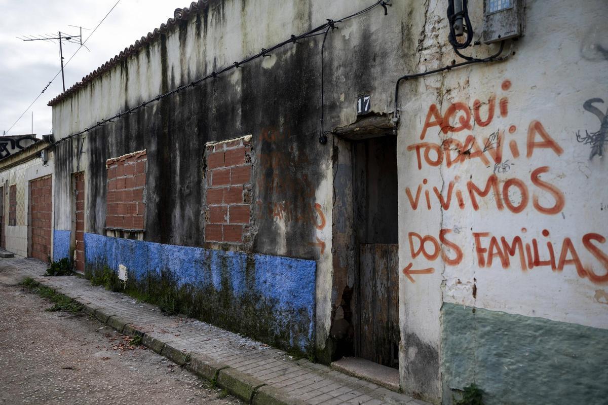 Galería | Comienzan los derribos en la calle Alto de Fuente Fría de Cáceres
