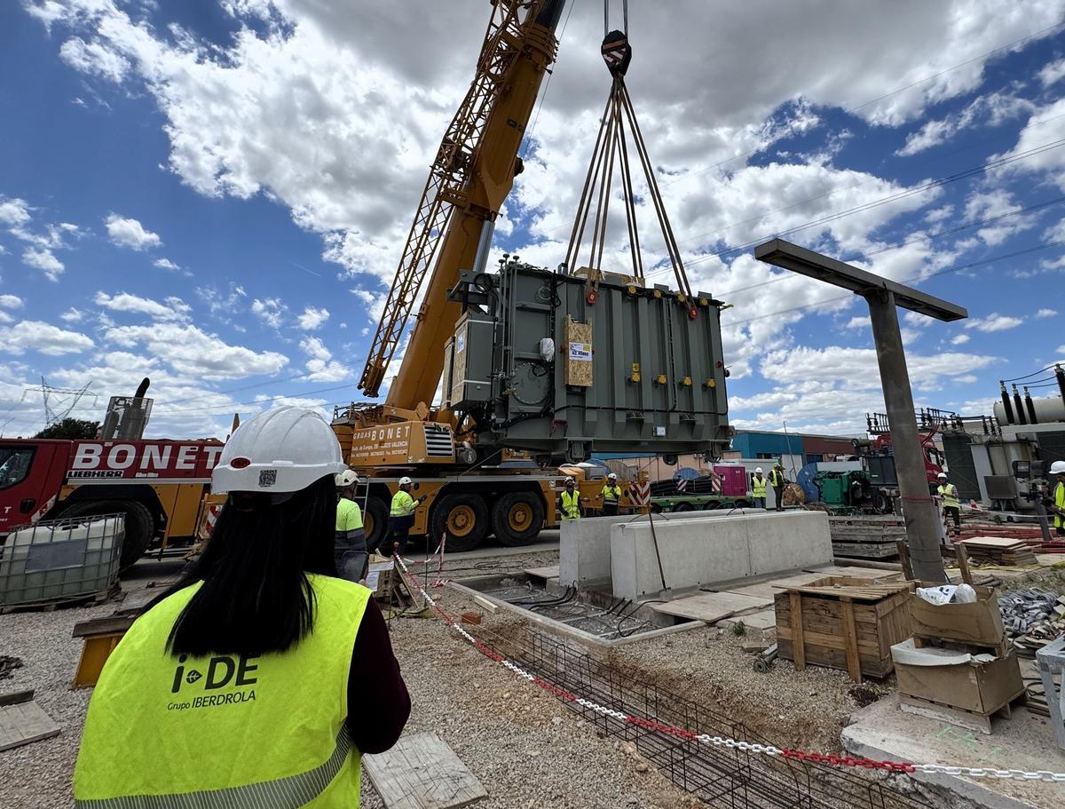 Instalación nuevo transformador en ST El Oliveral, Riba-roja de Túria.