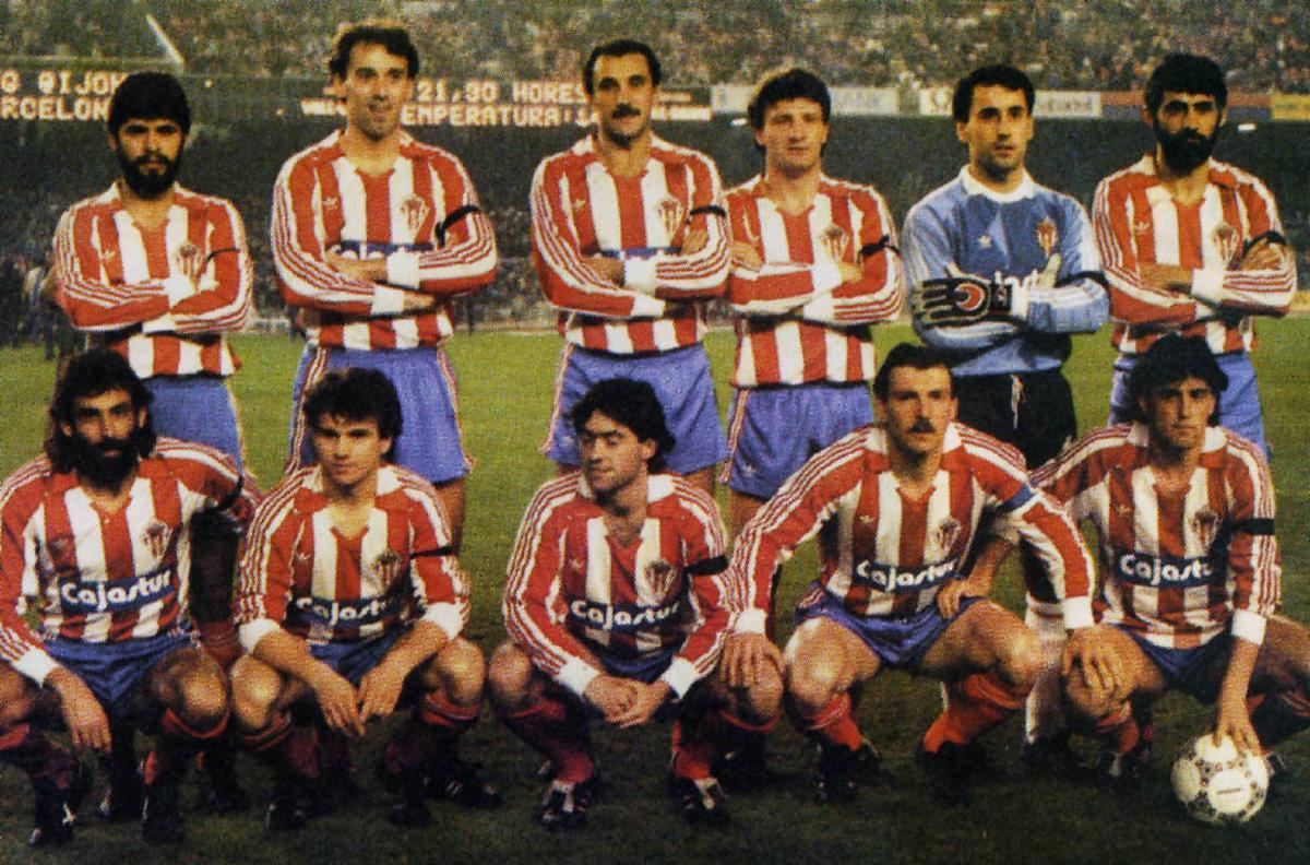 Marcelino, tercero en la fila inferior, antes del Barça - Sporting de febrero de 1987