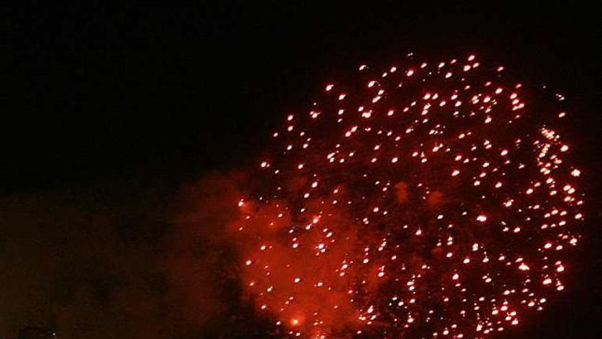 Castillo de fuegos artificiales en la playa del Cocó, el pasado mes de junio