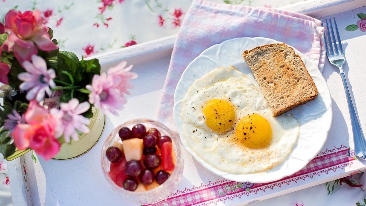 Cómo preparar huevos fritos, duros o poché con un microondas sin peligro