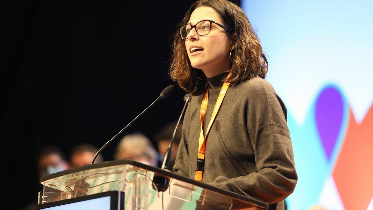 Aitana Mas interviene en un congreso de Iniciativa, en imagen de archivo.
