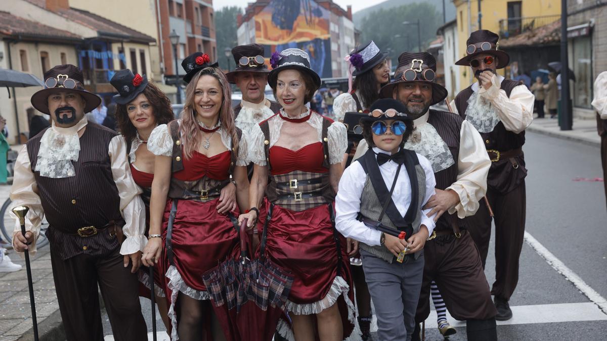 Desfile de carrozas de las fiestas de Olloniego