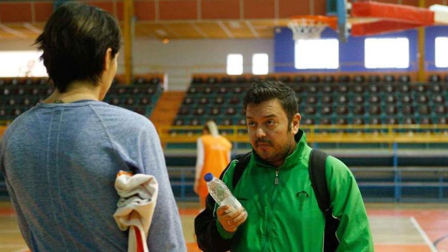 Lucas Fernández conversando con Svitlica que todavía no ha regresado de su estancia en Bosnia.