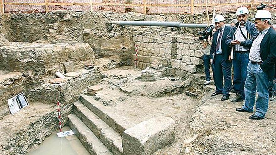 La excavación en As Burgas descubre una piscina termal que data del siglo I  - Faro de Vigo