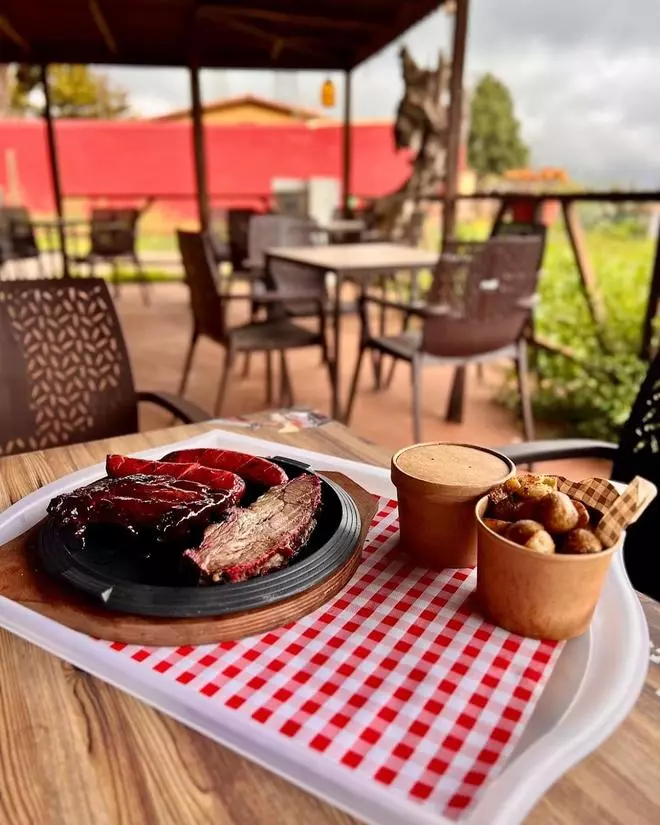 Carnes ahumadas y caballos: el plan más brutal del fin de semana está en San Mateo