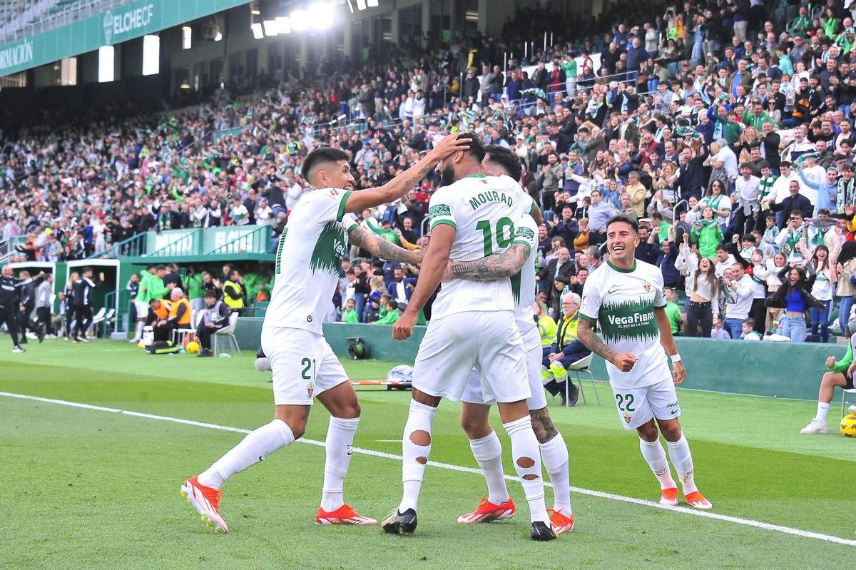 Los jugadores del Elche celebran el primer gol, en el encuentro del pasado sábado, contra el Sporting de Gijón