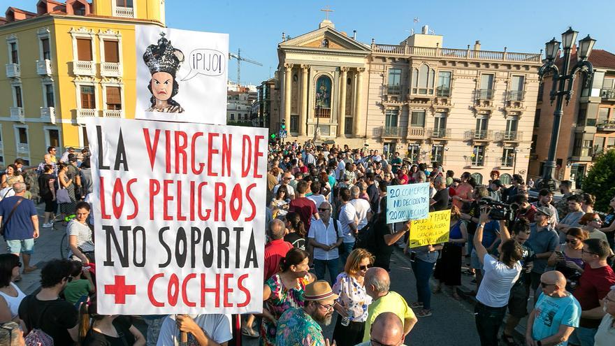 Convocan un picnic urbano con toallas, juegos y merienda en el Puente Viejo