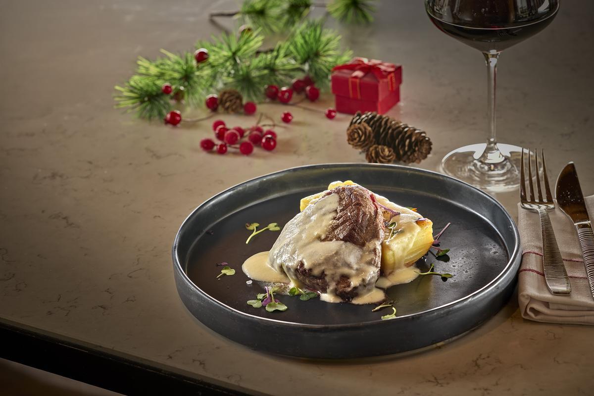 Hard Rock Hotel Madrid: cena de gala, uvas y DJ estrenar 2026 con ritmo.