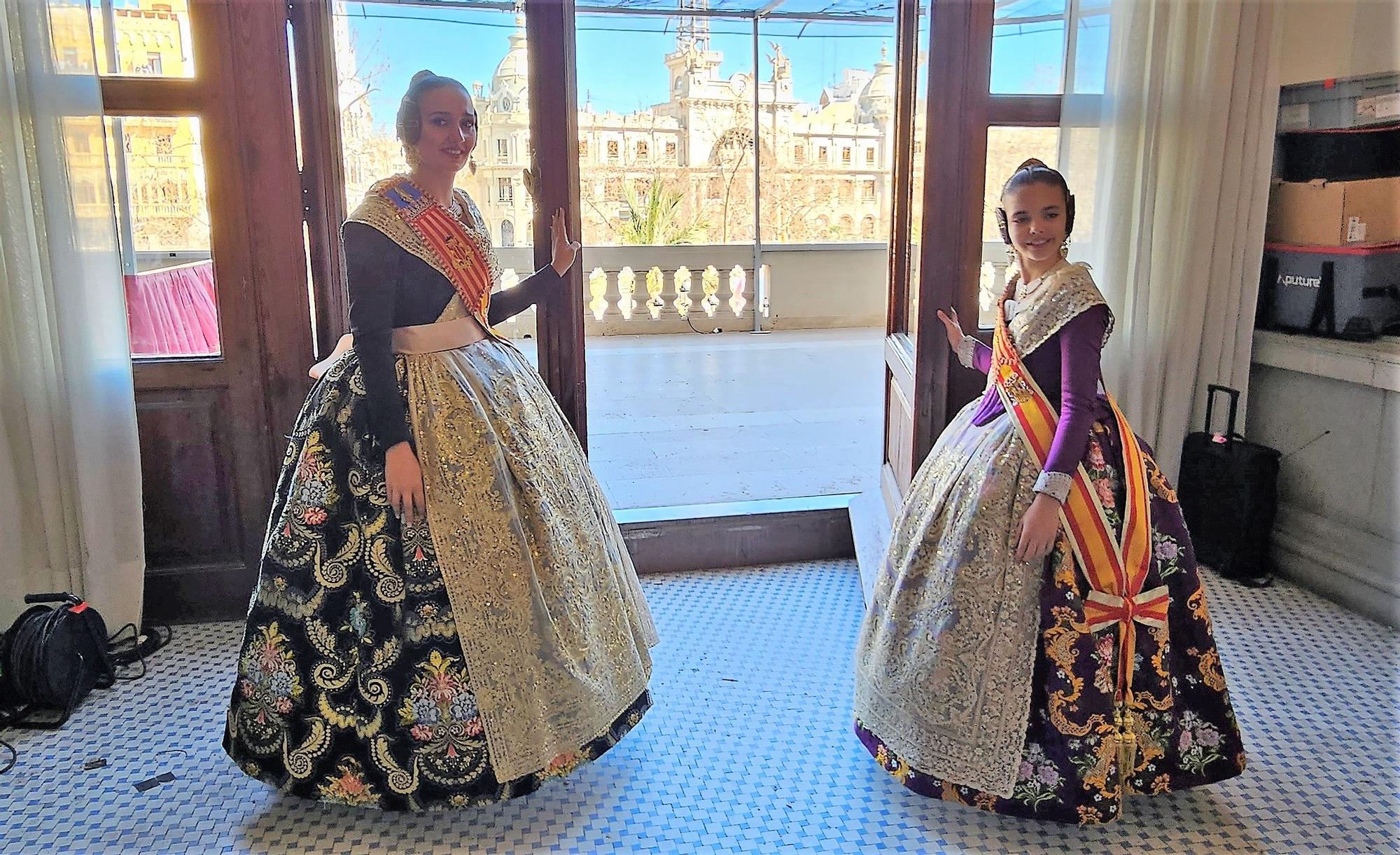 Las falleras mayores cierran el palco municipal de las Fallas 2023