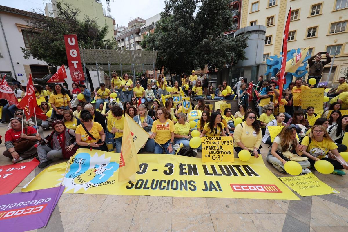 07/05/2026 | Plaza de las Aulas, Castellón | Concentración de trabajadoras de las escuelas infantiles durante la huelga educativa