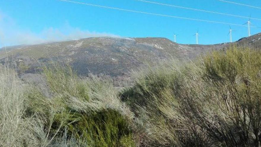 Vista de la zona donde tiene lugar el fuego