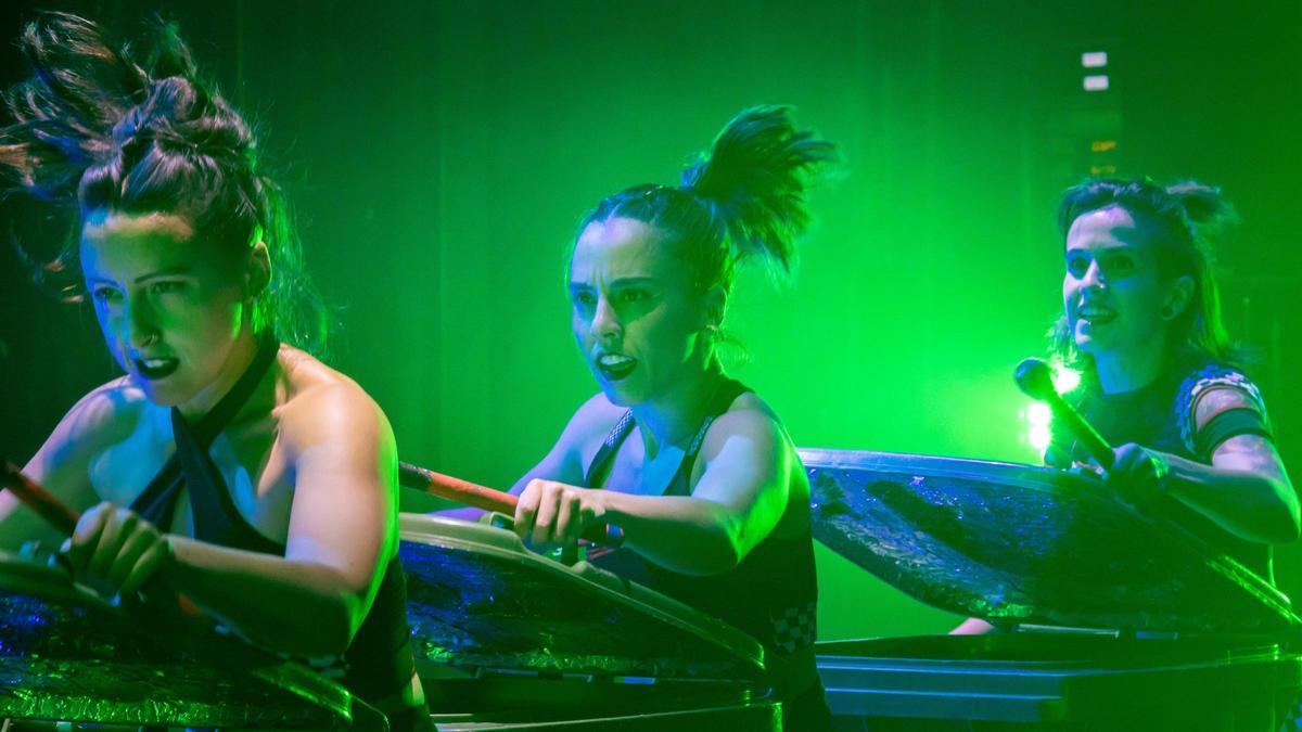 Mayumana durante una actuación