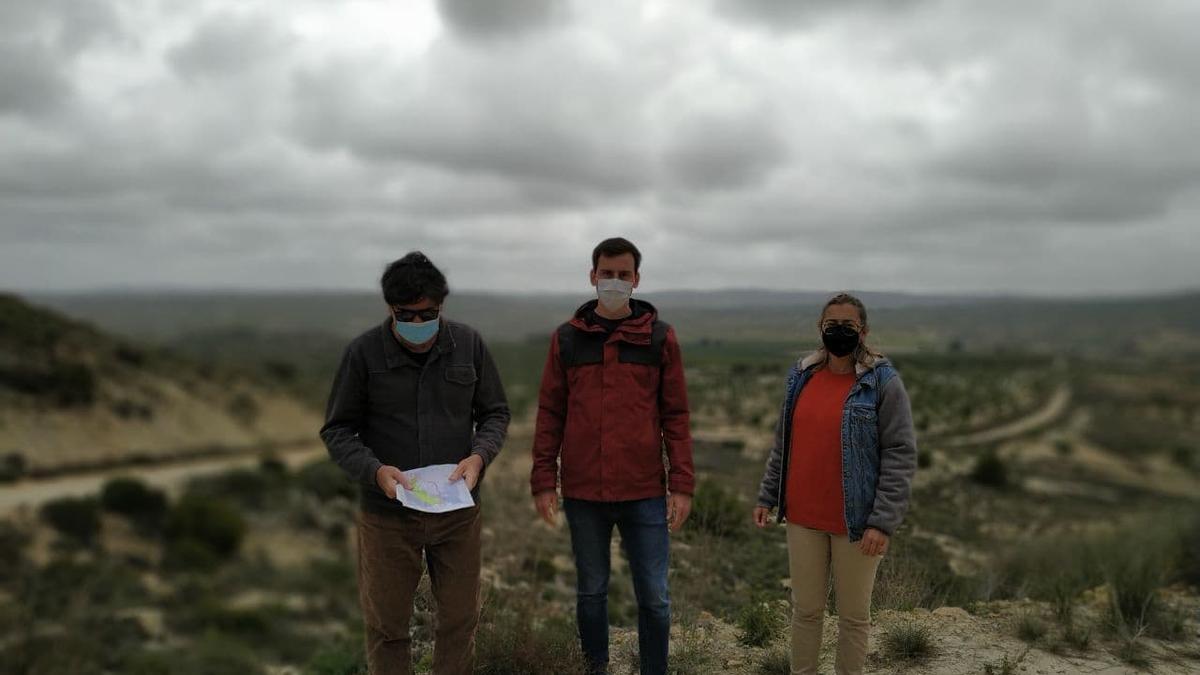 Imagen de la visita realizada por los ecologistas y Cambiemos a la zona afectada por los proyectos de planta solar