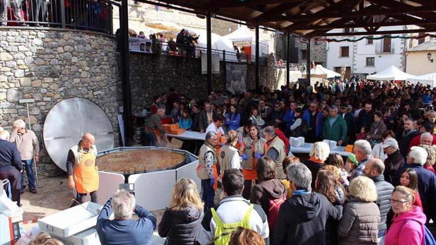 Más de 2.000 personas participan en la feria de la patata de Chía