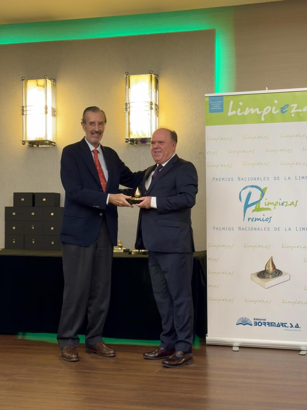 Pedro Cánovas de Limcamar recoge el premio
