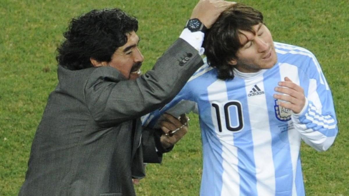 rpaniagua13477120 argentina s coach diego maradona  l  and argentina s striker200709204928