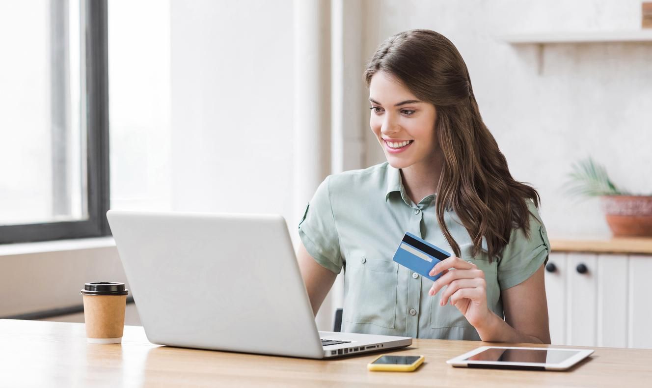 Mujer compra online