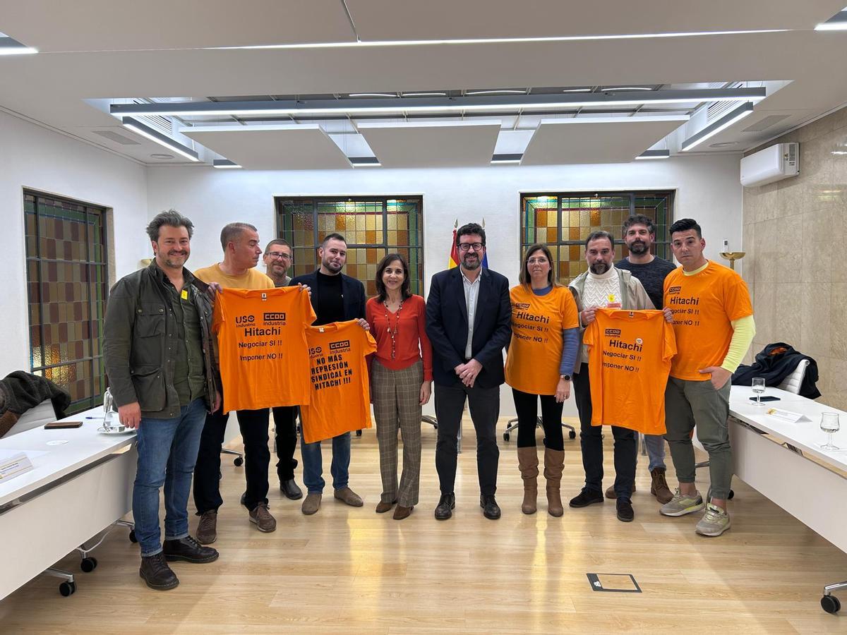 Reunión de trabajadores de Hitachi.