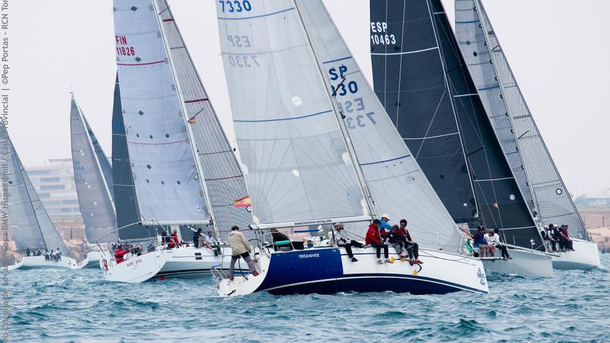 Esta regata es una de las pruebas emblemáticas de la Comunidad Valenciana y Murcia