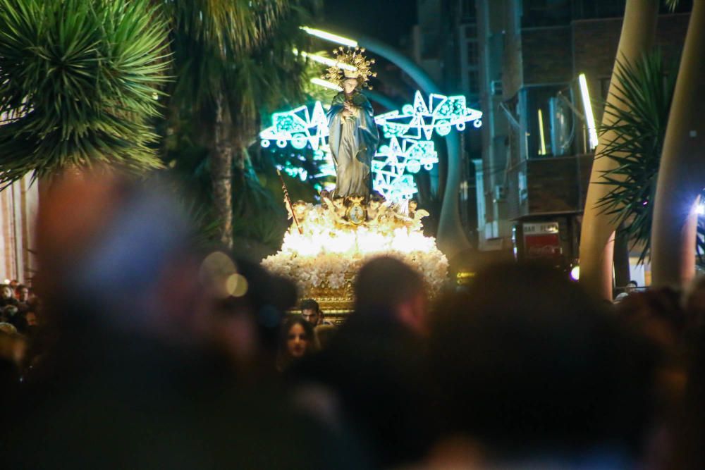 La Inmaculada Concepción protagoniza la tradicional procesión en Torrevieja.