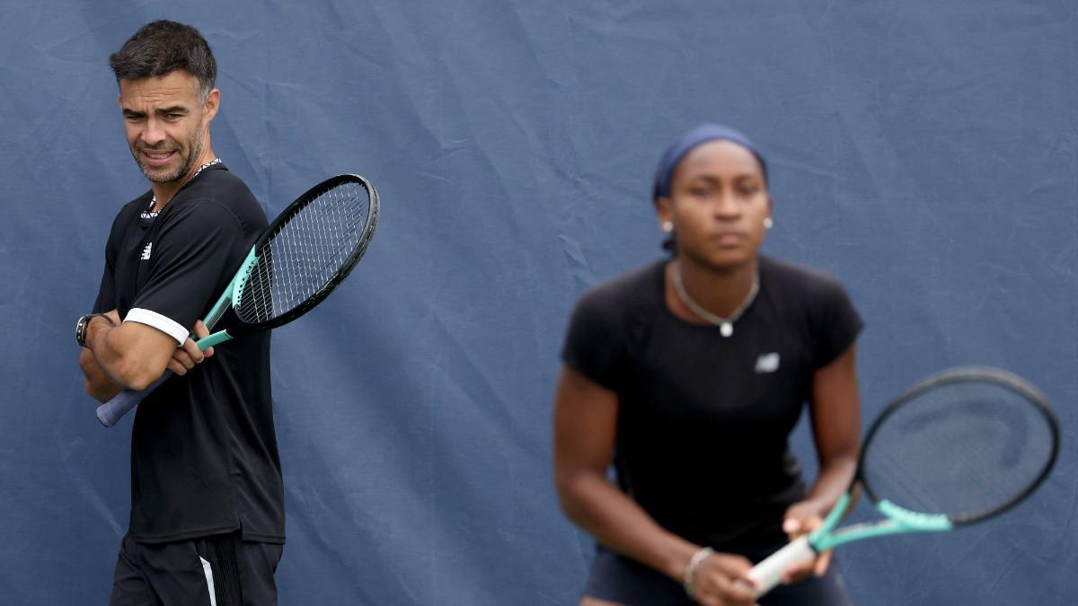 Pere Riba viendo entrenar a Coco Gauff