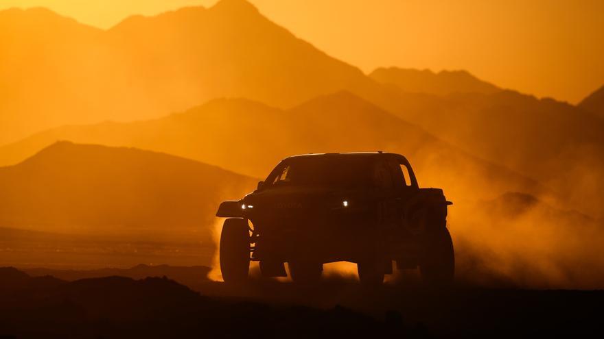 Test privado de Toyota antes del Rally Dakar 2024.