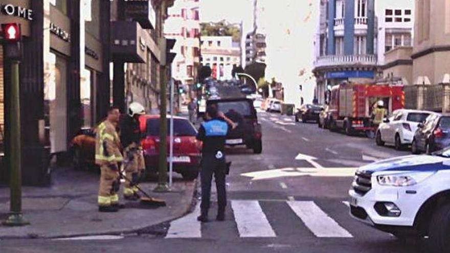 Herida grave al ser arrollada en la acera por un coche que colisionó con otro