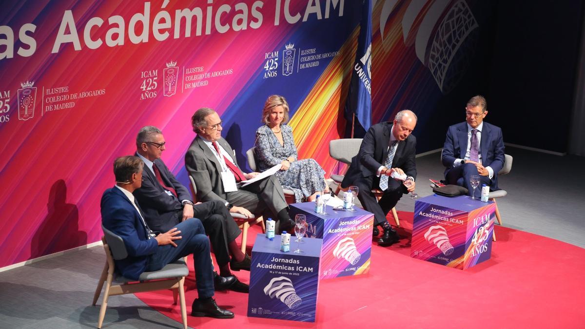 Los exministros de Justicia Juan Fernando López Aguilar, Alberto Ruiz Gallardón, Rafael Catalá y Juan Carlos Campo en una mesa redonda.