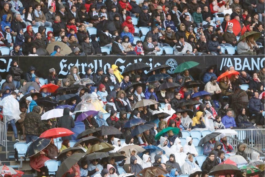 El Celta remonta bajo el diluvio y enloquece a Balaídos. // A. Villar | J. Lores | EFE