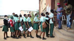 Estudiantes en una escuela de Lagos (Nigeria).