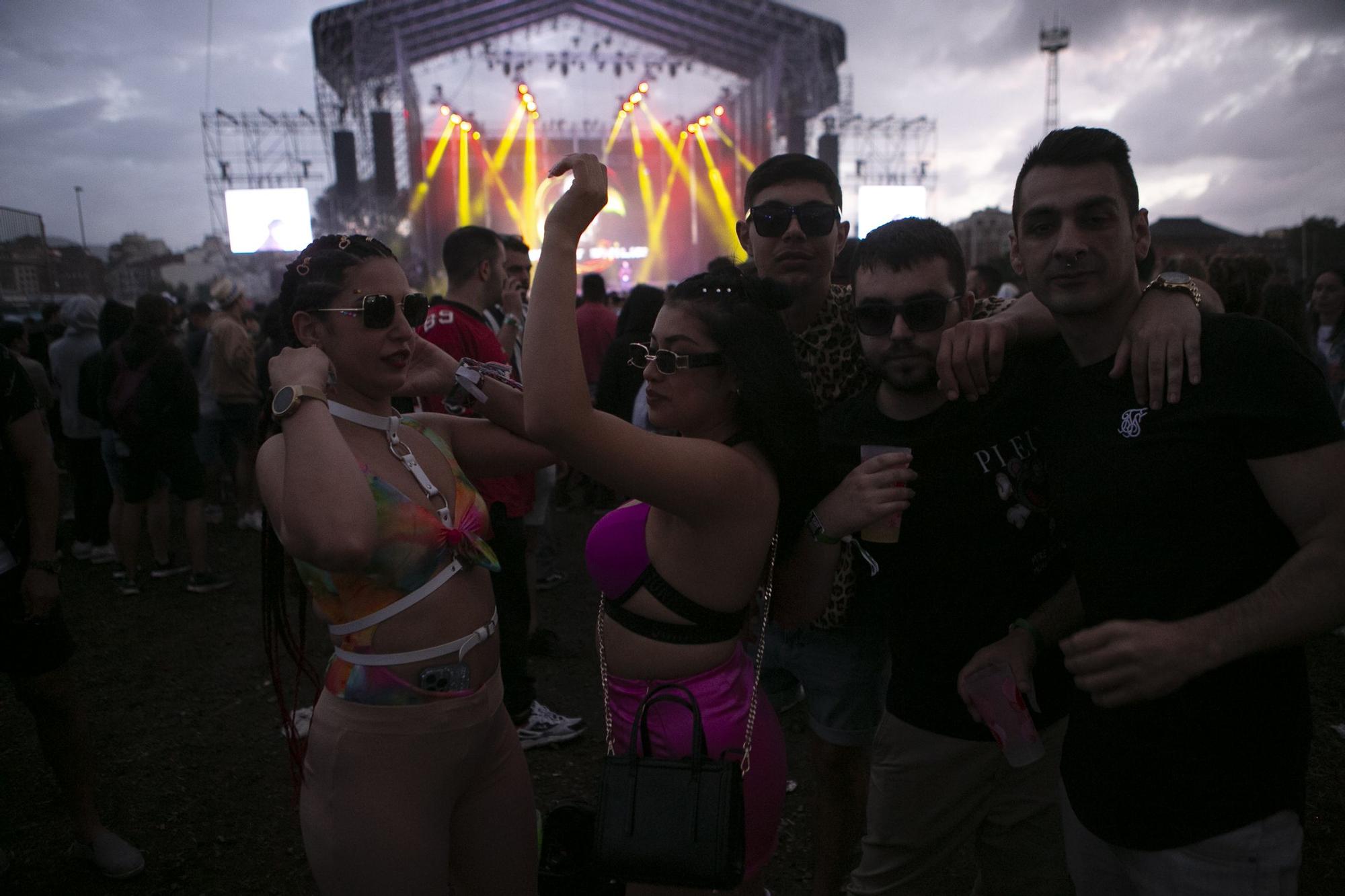 En imágenes: así fue el primer día del Reggaeton Beach Festival de Avilés