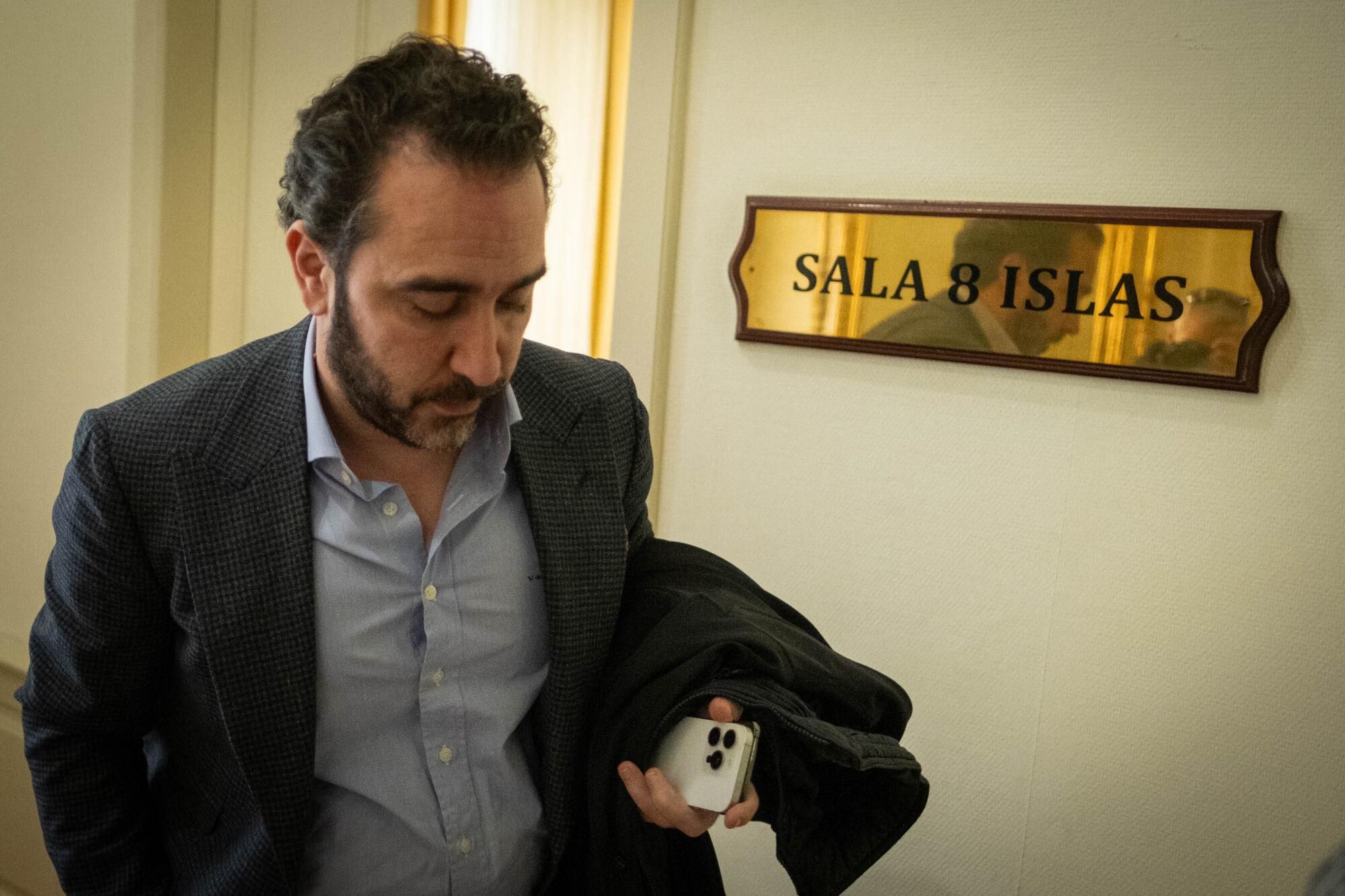 Aldama acude a la comisión de investigación del 'caso Mascarillas' en el Parlamento de Canarias