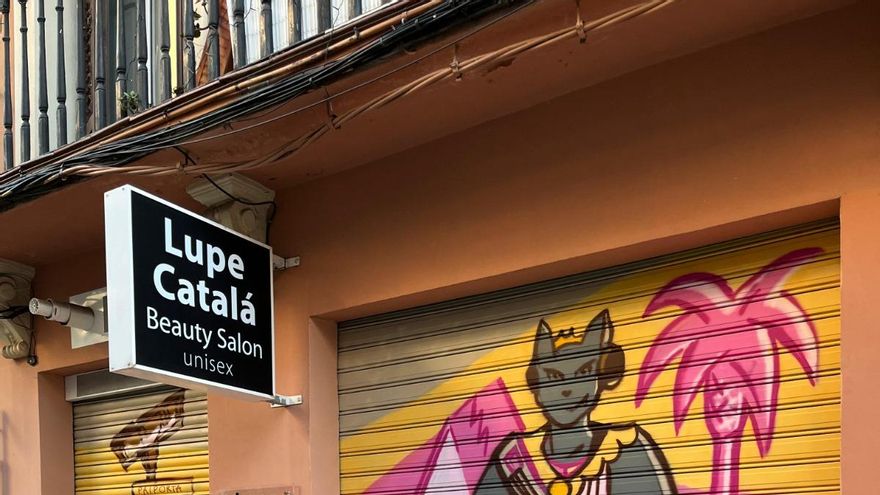 Les persianes de Russafa s’omplin d’art urbà