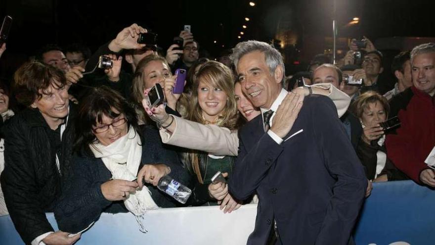 Mario Casas e Imanol Arias, galardonados en los festivales de cine de Huelva y Gijón