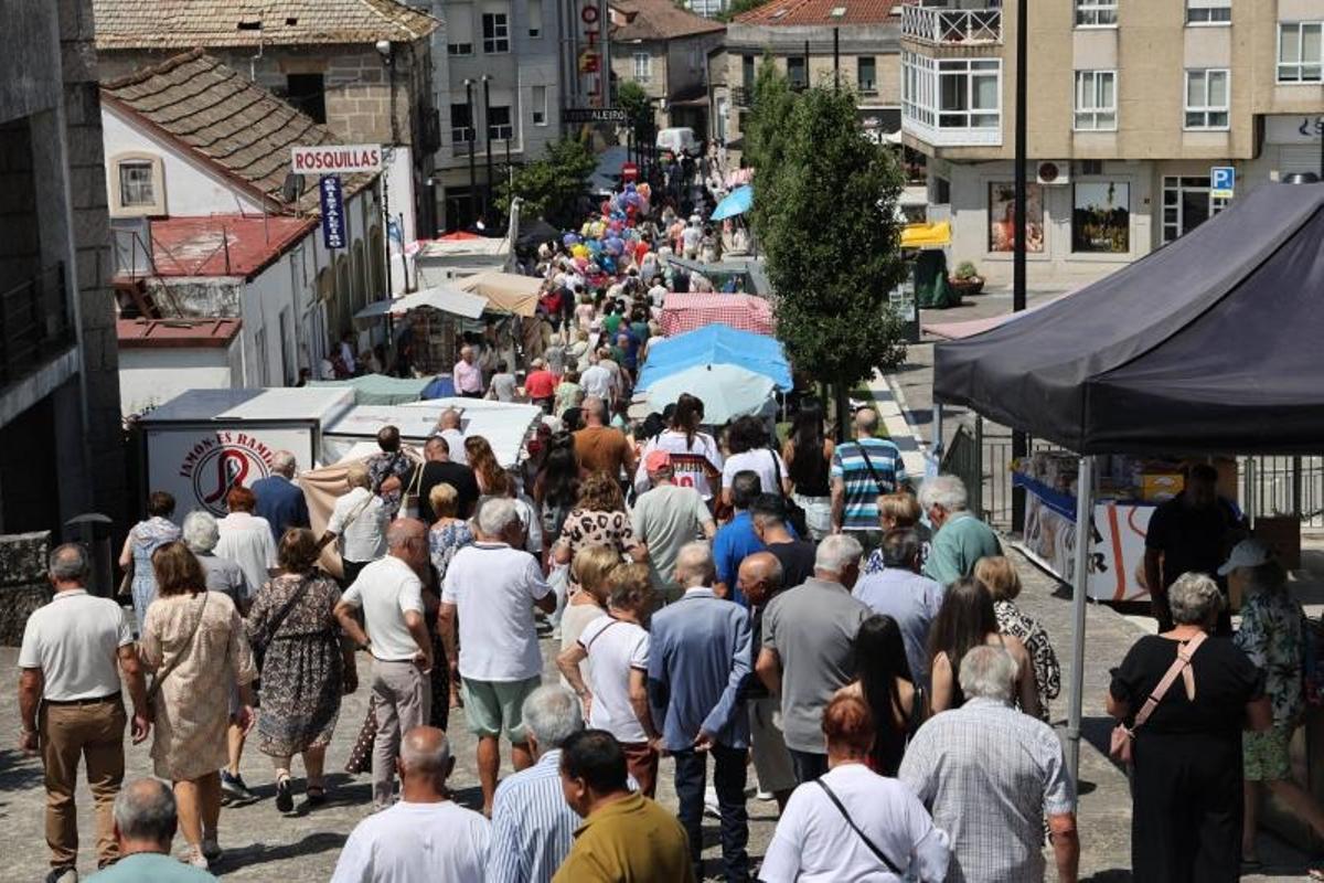 Cientos de personas asistieron a la procesión en Gondomar.