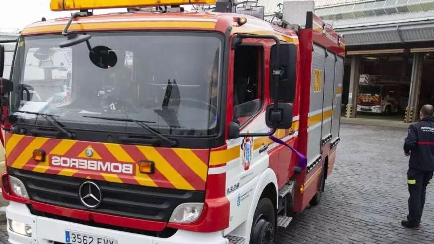 Una inundación en Sagrada Familia moviliza a los Bomberos de A Coruña