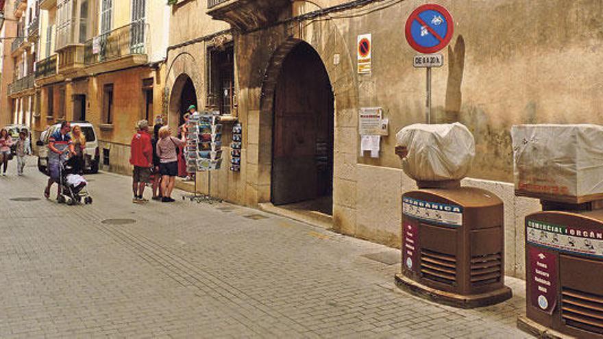 Bleiben noch ein weiteres Jahr rätselhaftes Fotomotiv für Touristen: Palmas defekte Müllschlucker