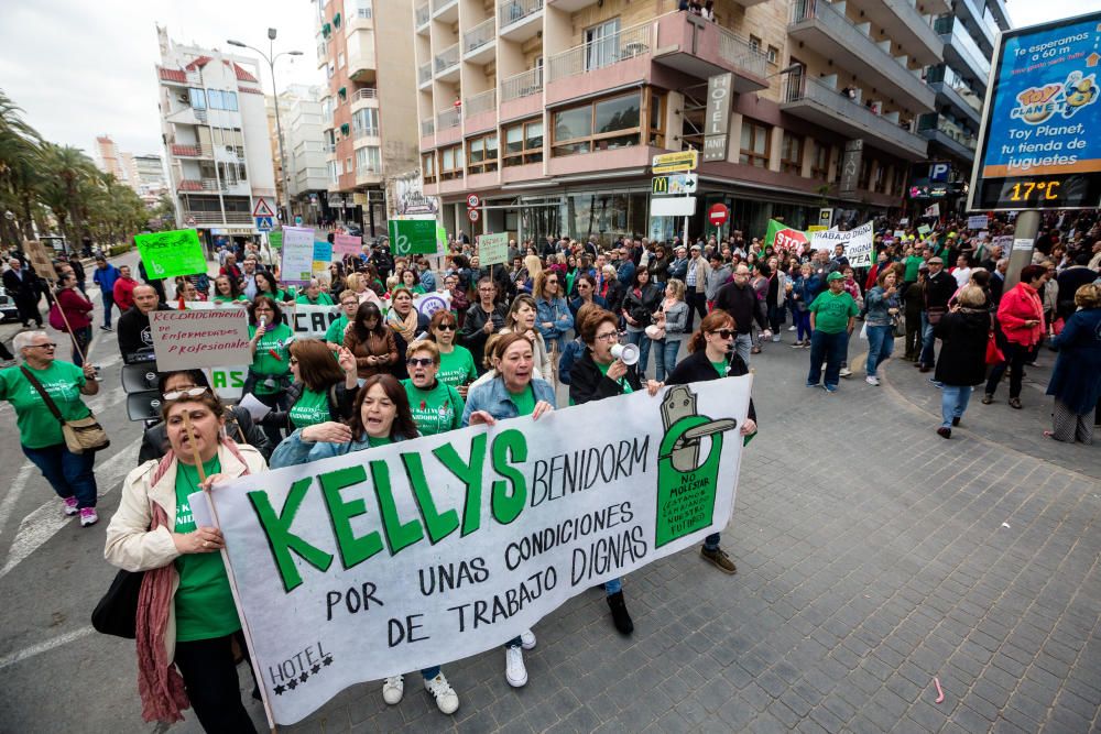 Multitudinaria manifestación contra la precariedad laboral en Benidorm