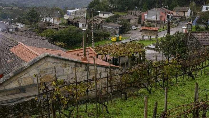 Vista de un pueblo de Maside. // I. Osorio