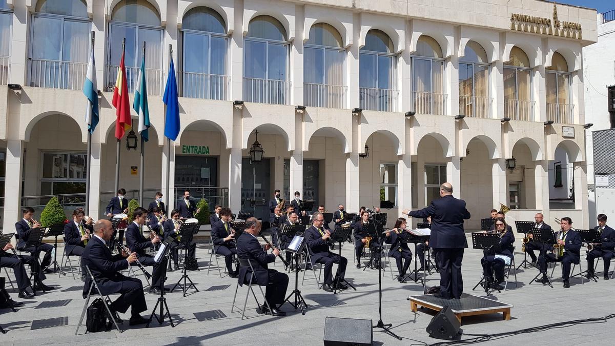 Concierto de la Banda de Música de Lucena, que tuvo lugar en la Plaza Nueva.