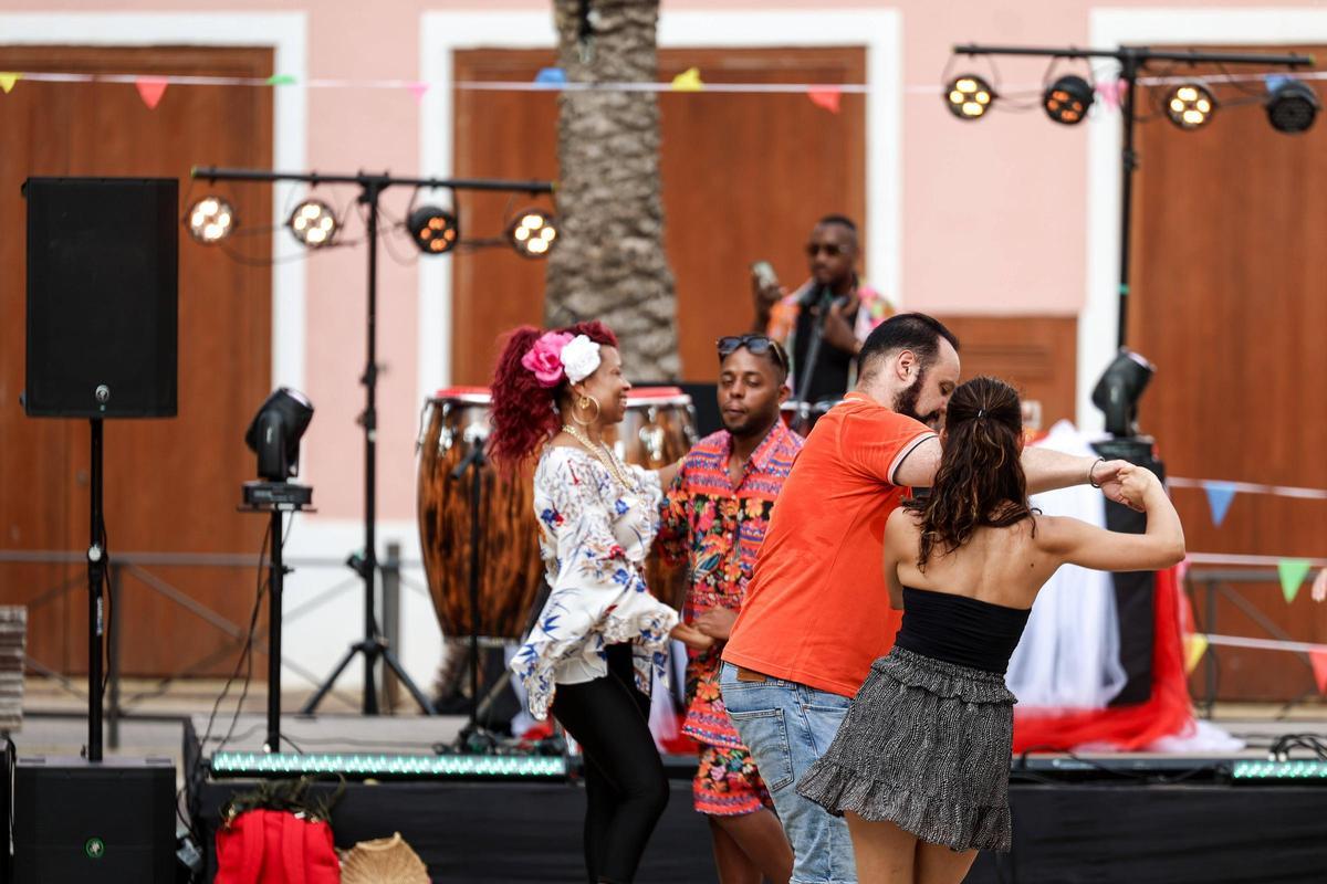 Todas las imágenes de 'Sazón, amb Ritme de Barri', fiesta de música latina en ibiza