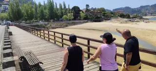 El colector de la alameda de Aldán se renovará ya con un tubo flexible por el interior del viejo