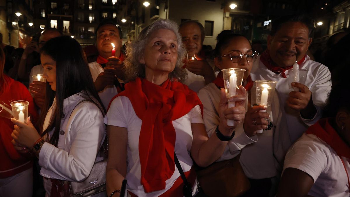 A las 12 de la noche, se han dado por finalizados oficialmente los Sanfermines 2025 con el canto del Pobre de Mí.